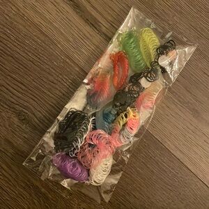 NWOT Plastic Choker Necklace Set
